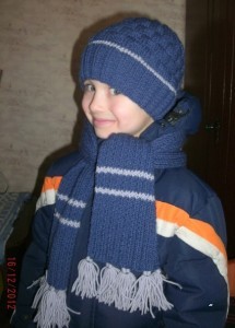 вязаная шапочка и шарф для мальчика
