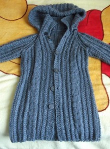 вязаное пальто для мальчика