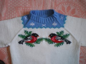 вязаный свитер снегири