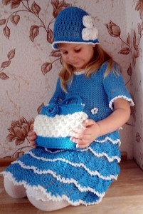 вязаное платье крючком для девочки