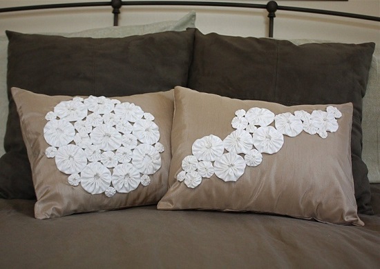 Как сделать красивые цветы йо-йо для подушек и покрывал