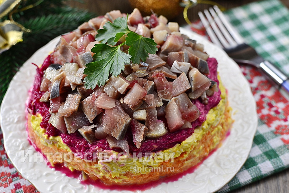 Салат с сельдью — вкуснее чем обычная «Селедка в шубе» салат с сельдью вкуснее, чем селедка в шубе