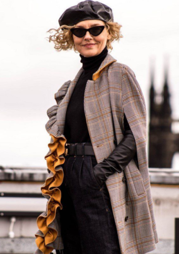 Мода осень-зима 2019 года кому за 50 лет: фото, новинки