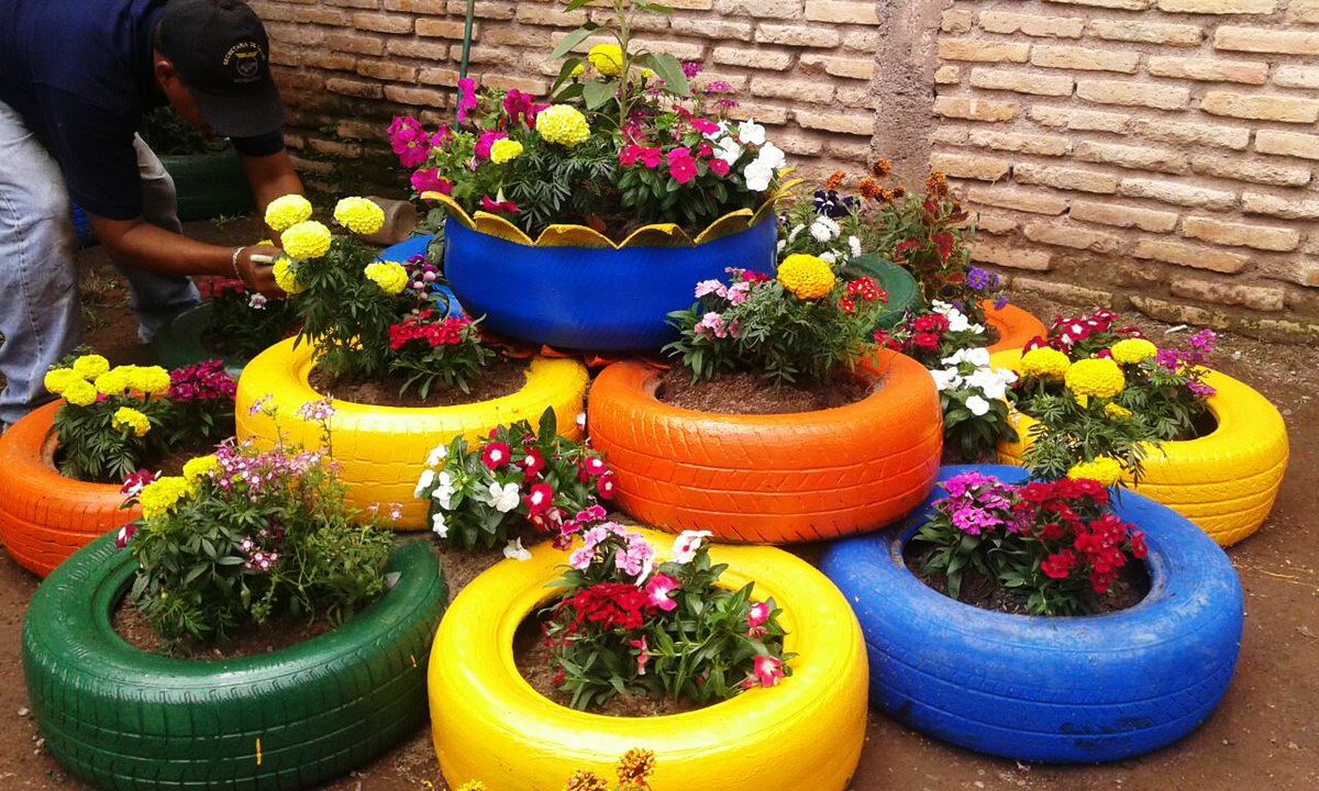 Цветники на даче своими руками из подручных материалов цветники на даче