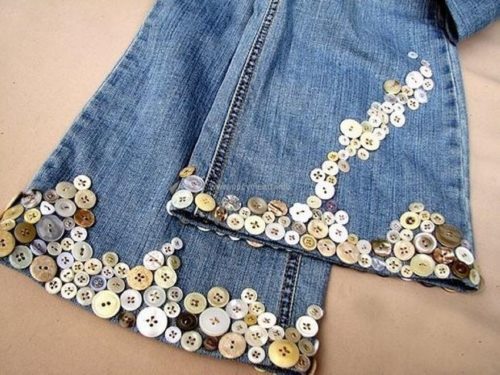 10 идей как украсить джинсы вышивкой