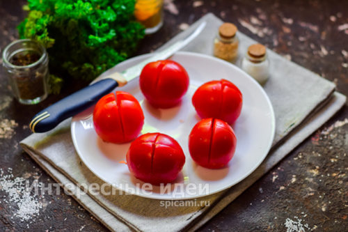 томаты разрезать
