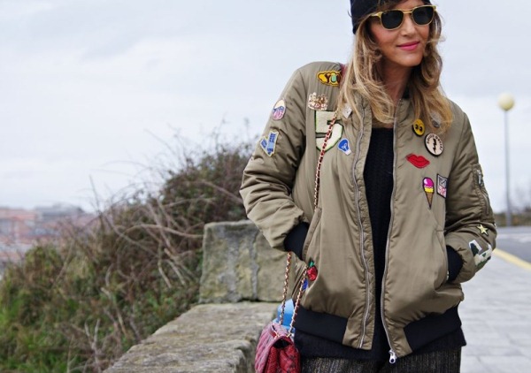 Как носить ветровку, чтобы оставаться модной devushka v vetrovke