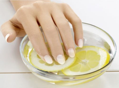 Втирать лимон в кожу рук