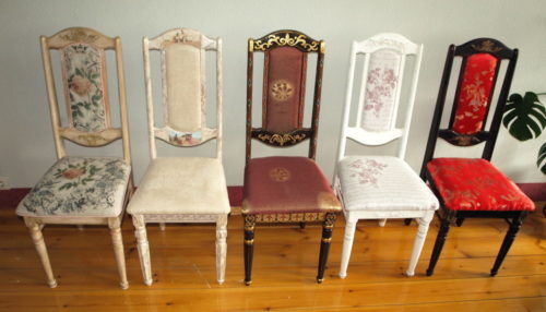 Вторая жизнь старого стула: красим, шьем и клеим