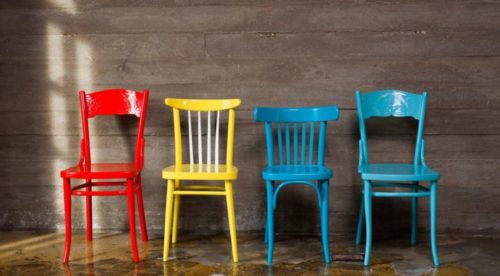 Вторая жизнь старого стула: красим, шьем и клеим