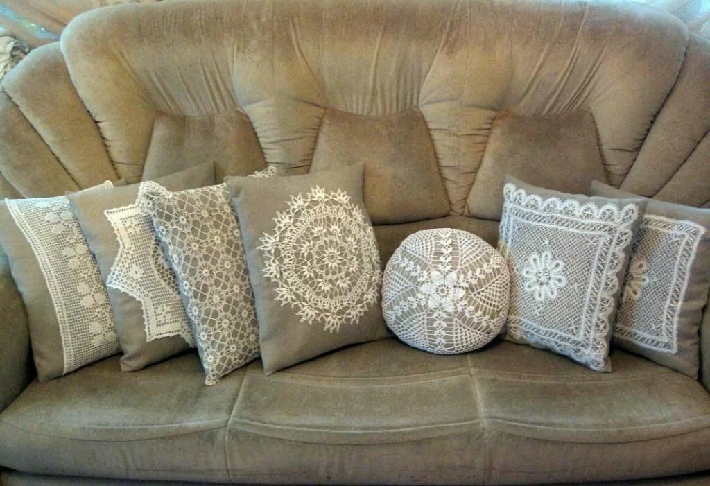 Декоративные диванные подушки в интерьере своими руками