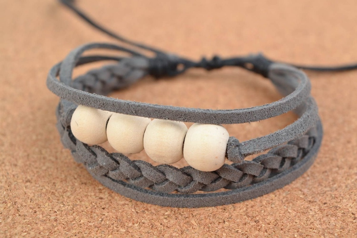 Браслет из кожи: самые простые варианты изготовления аксессуара Кожаный браслет: как изготовить аксессуар своими руками