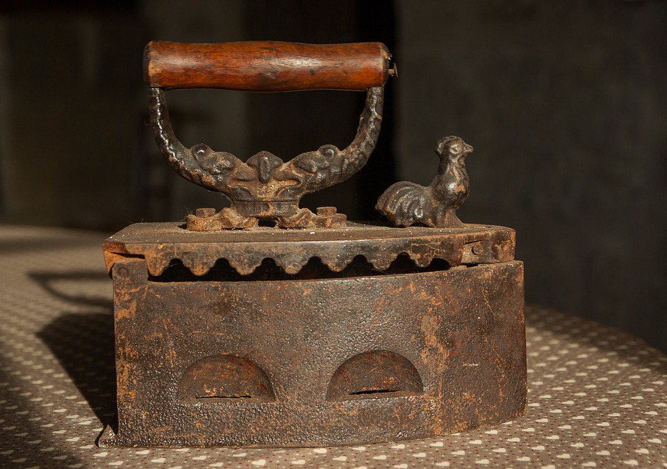 Куда применить «бабушкин» утюг, если выкидывать жалко