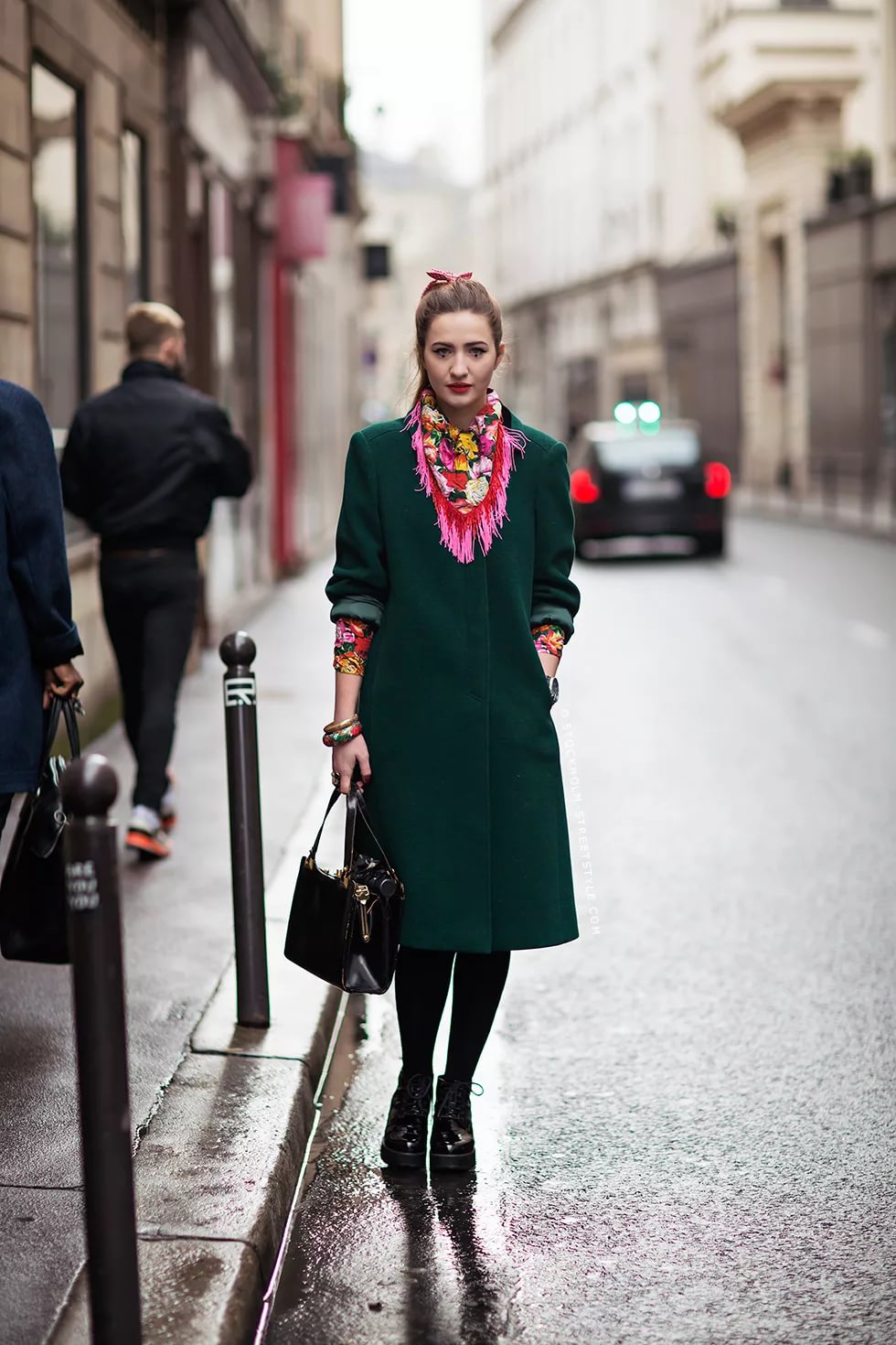 Как красиво носить шарф с пальто: 5 простых способов
