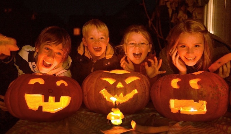 Скоро Хэллоуин: как и из чего сделать тыкву на праздник