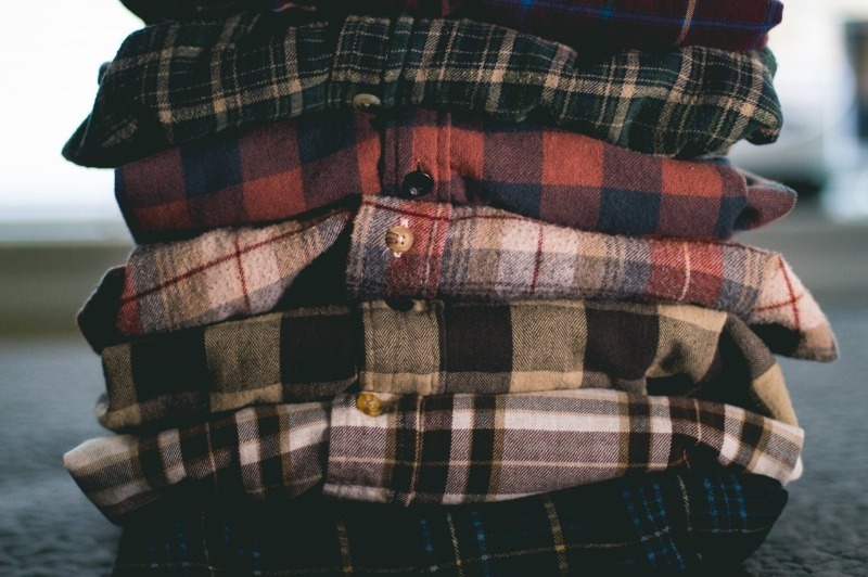 12 бюджетных и практичных вещей, которые можно сделать из старой рубашки