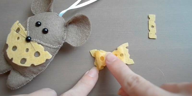 Игрушка на елку своими руками: как сделать мышку из фетра