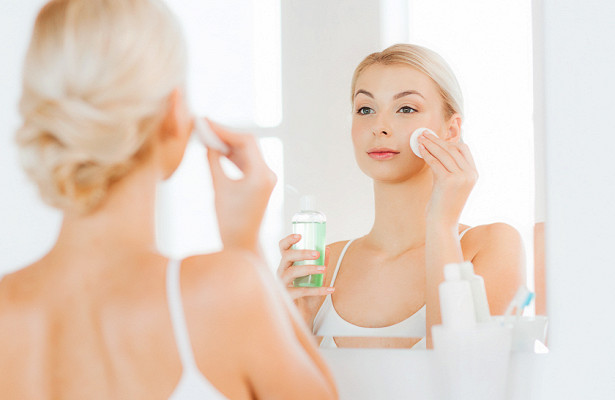 Зачем нужен тоник для лица и как им правильно пользоваться