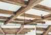 Установка потолочных балок из дерева