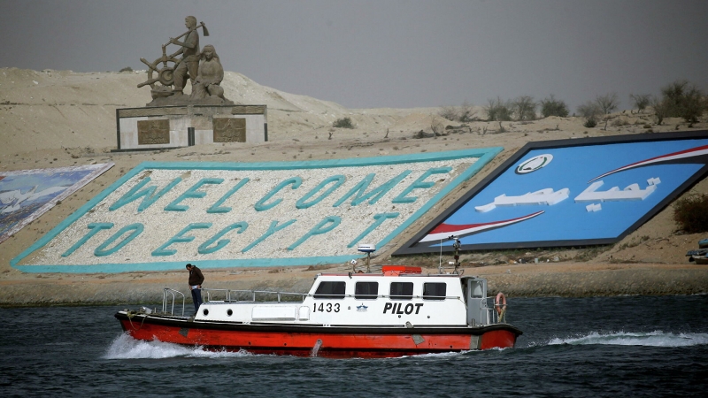 Власти рассказали о сроках разблокировки Суэцкого канала
