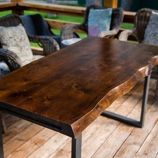 Деревянный стол: качественная и практичная мебель