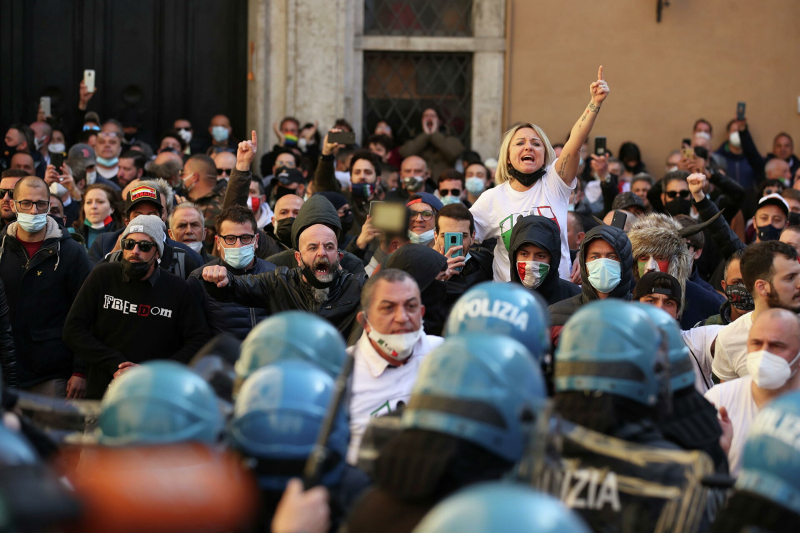 На акции протеста в Риме пострадал полицейский