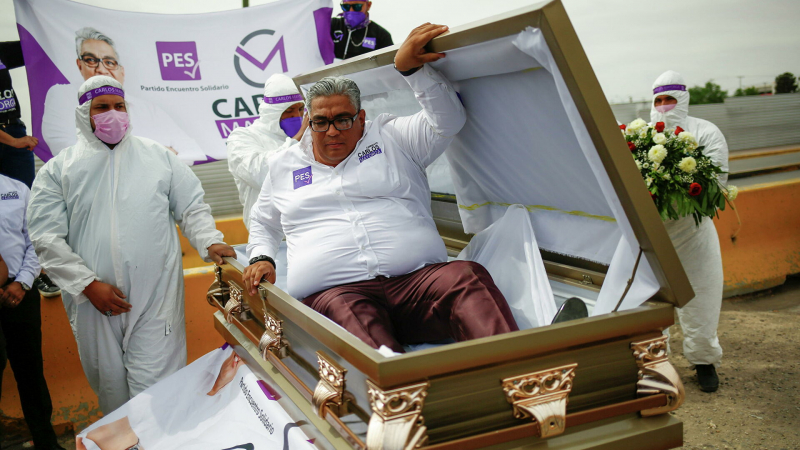 Политик начал предвыборную кампанию из гроба