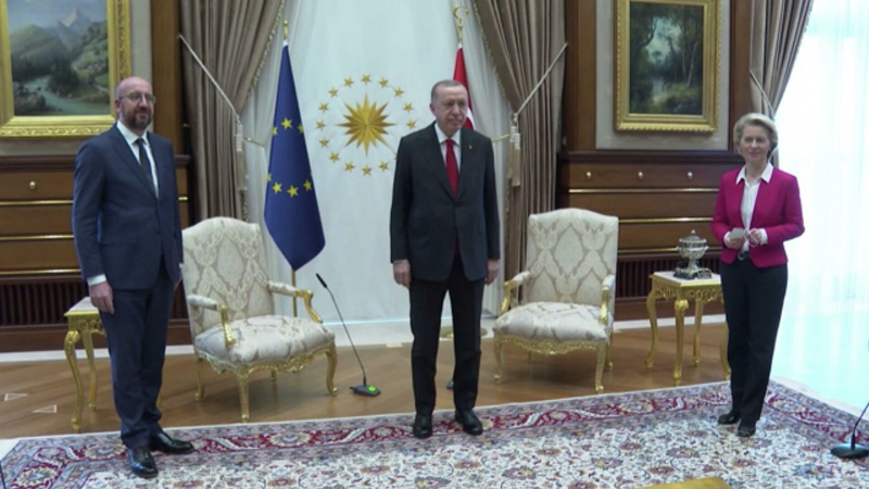 Советник Эрдогана прокомментировал  ситуацию со стулом для главы ЕК
