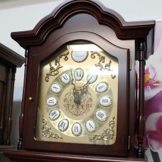 Напольные часы: не только функциональный элемент интерьера, но и его украшение