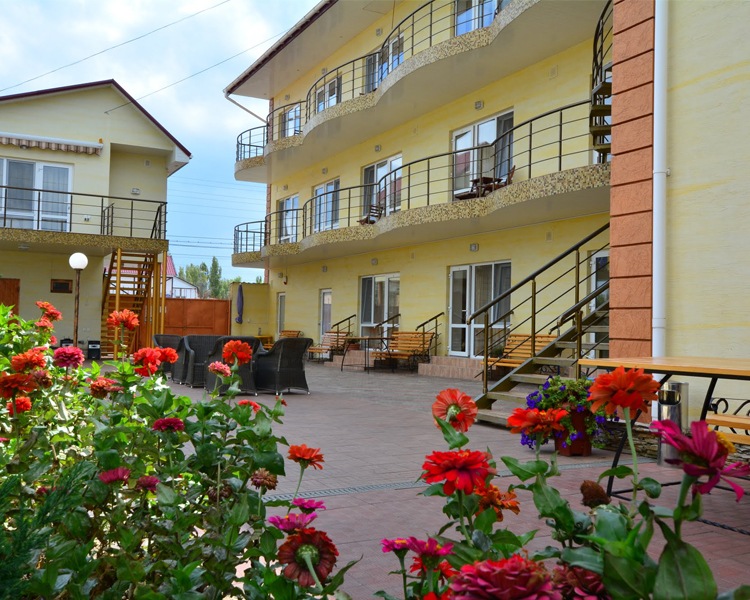 Отель «Адам и Ева» в Затоке