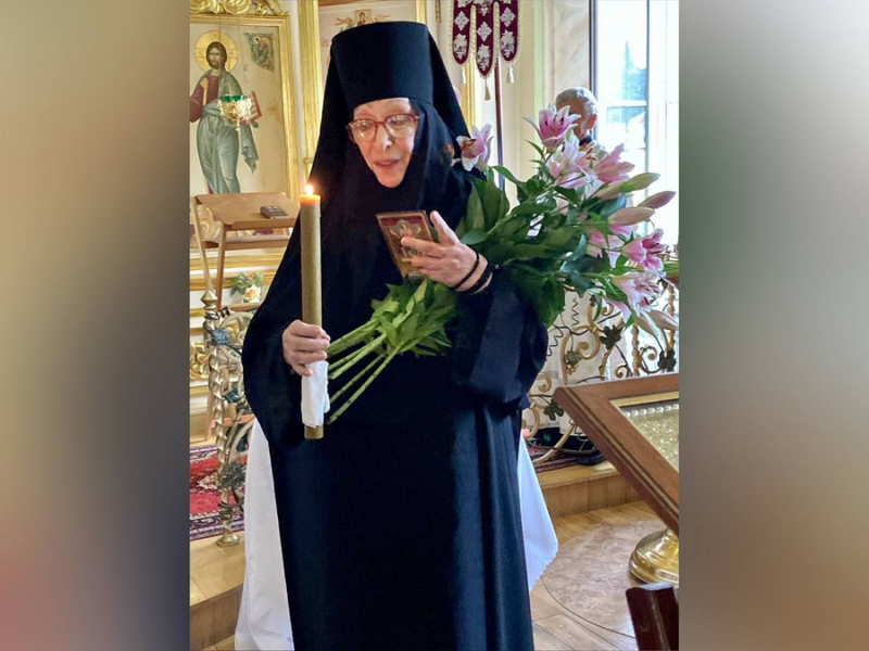 Священник назвал серьёзным решение актрисы Васильевой стать монахиней