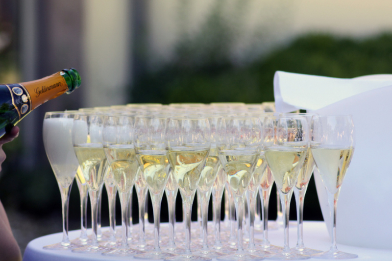 Комитет вин Шампани решил возобновить поставки шампанского в РФ