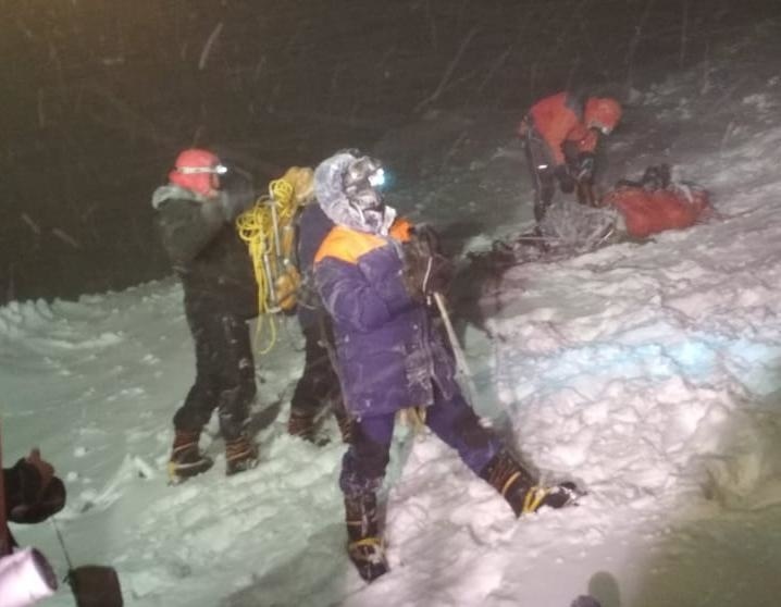 На Эльбрусе нашли всех 19 человек из застрявшей у вершины группы альпинистов