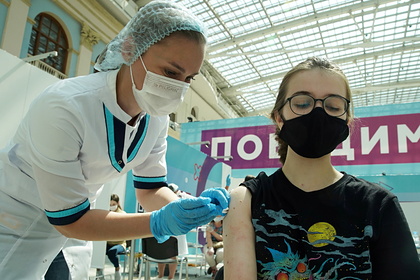 Россиянам спрогнозировали неспокойную по коронавирусу осень
