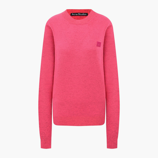 Розовый свитер — идеальное решение для пасмурных дней