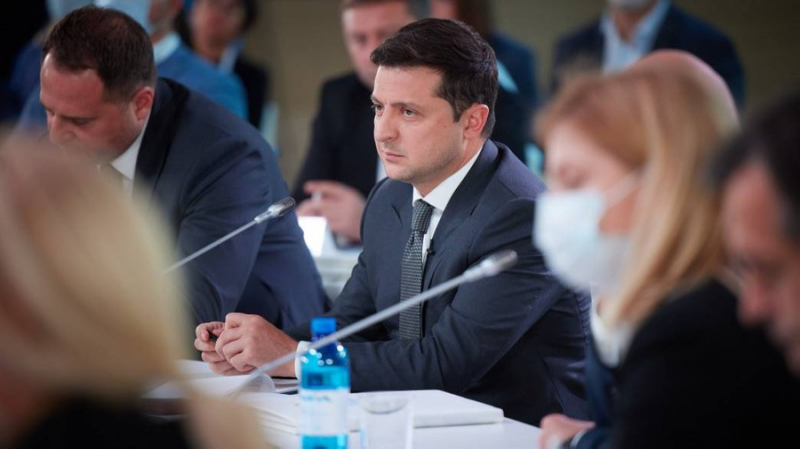 В Киеве указали на ошибку Зеленского, грозящую "финансовым бедствием"