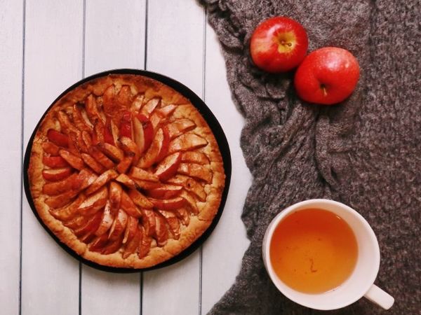 Вкуснейший и простой яблочный пирог