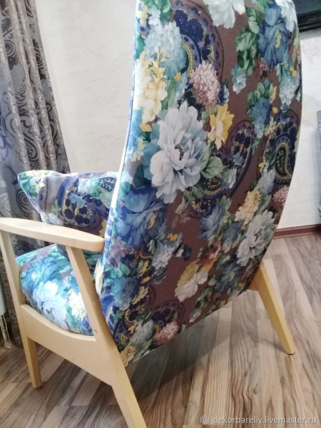 Дизайнерское кресло из старого хлама