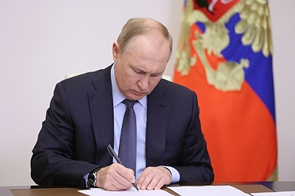 Путин обсудит с кабмином уровень зарплат части бюджетников