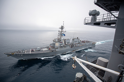 Российские войска начали слежение за кораблем ВМС США в Черном море