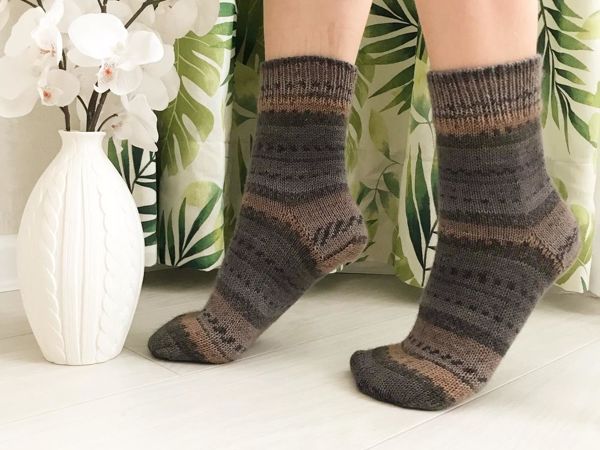 Вяжем носки спицами: как вязать два одинаковых носка одновременно