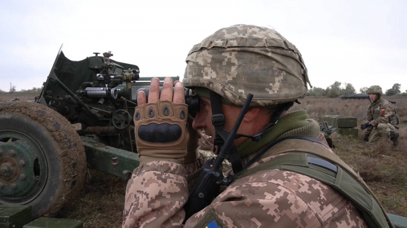 Bloomberg: Россия "наращивает" войска и технику на границе с Украиной