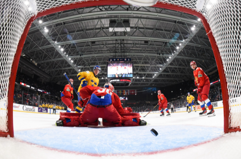 Сборная России по хоккею проиграла Швеции в стартовом матче молодёжного чемпионата мира