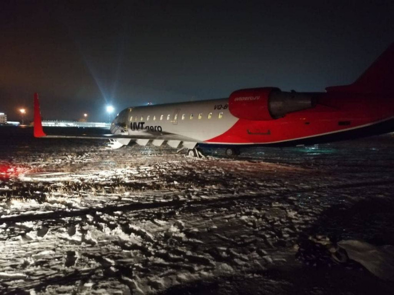 В Челябинске самолёт выкатился за пределы взлётно-посадочной полосы