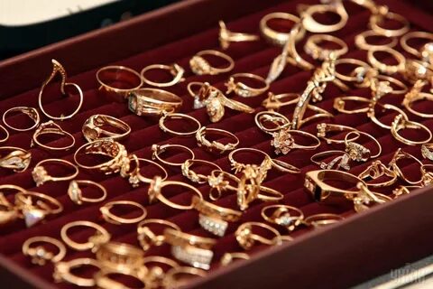 Как правильно сдать золото и ювелирные украшения?