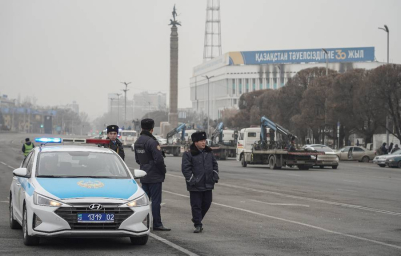 В Алма-Ате силовики за сутки задержали почти 1,7 тысячи человек