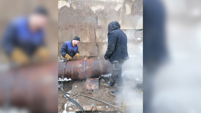В городе на Урале авария в теплосети оставила без отопления более 17 тысяч человек