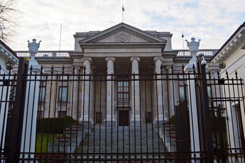 Посольство РФ в Польше пообещало разобраться в законности изъятия российских зданий