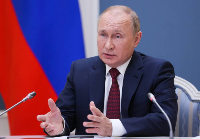 Путин запретил вывозить из России иностранную наличную валюту в сумме более $10 тысяч