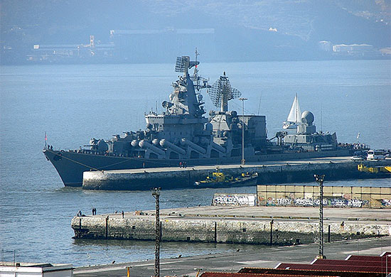 Минобороны РФ: Крейсер "Москва" затонул при буксировке